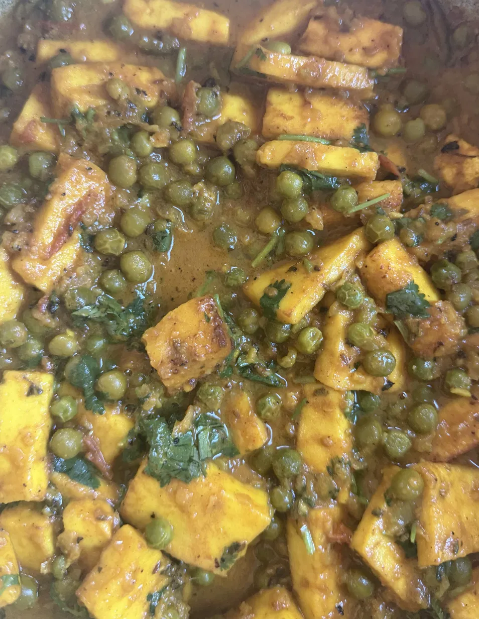 Matar paneer with green peas